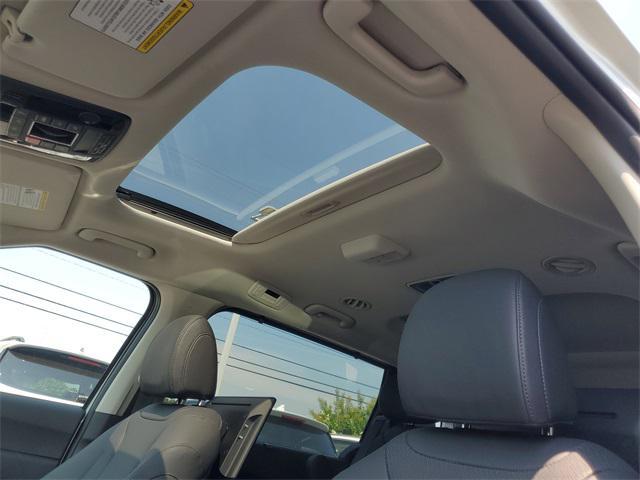 new 2025 Kia Carnival Hybrid car, priced at $55,522