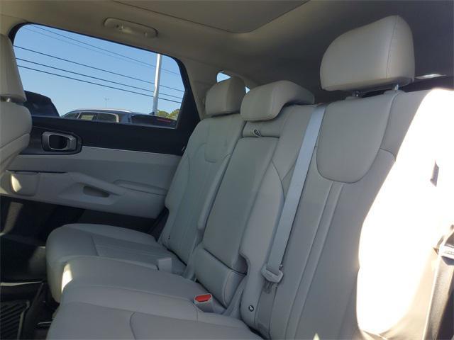 used 2025 Kia Sorento car, priced at $33,480
