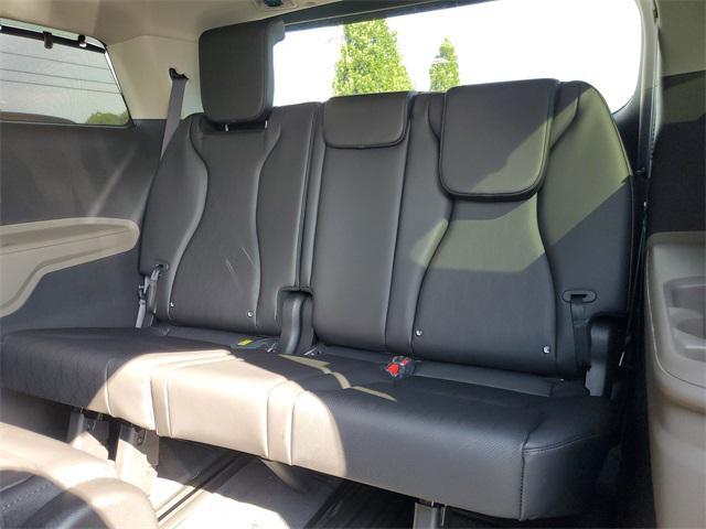 new 2025 Kia Carnival Hybrid car, priced at $47,505