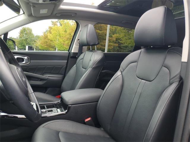 used 2025 Kia Sorento car, priced at $37,988