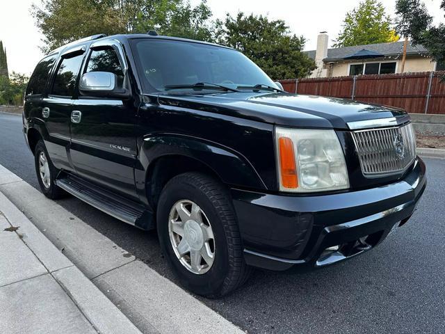 used 2004 Cadillac Escalade car, priced at $6,899