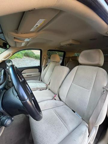 used 2007 Chevrolet Suburban car, priced at $6,495