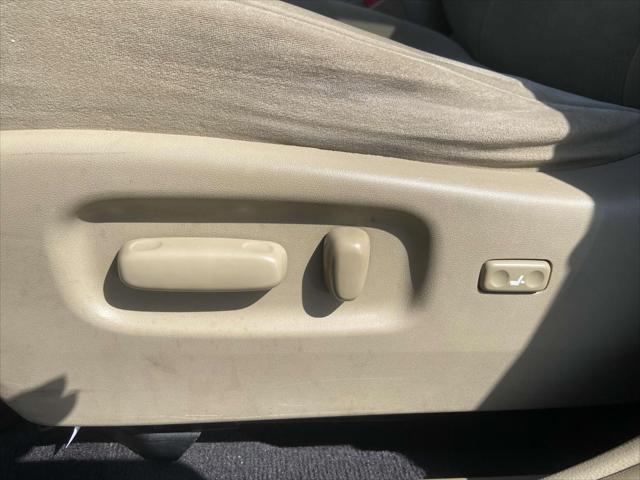 used 2013 Toyota Highlander car, priced at $14,999