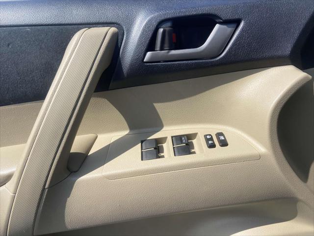 used 2013 Toyota Highlander car, priced at $14,999