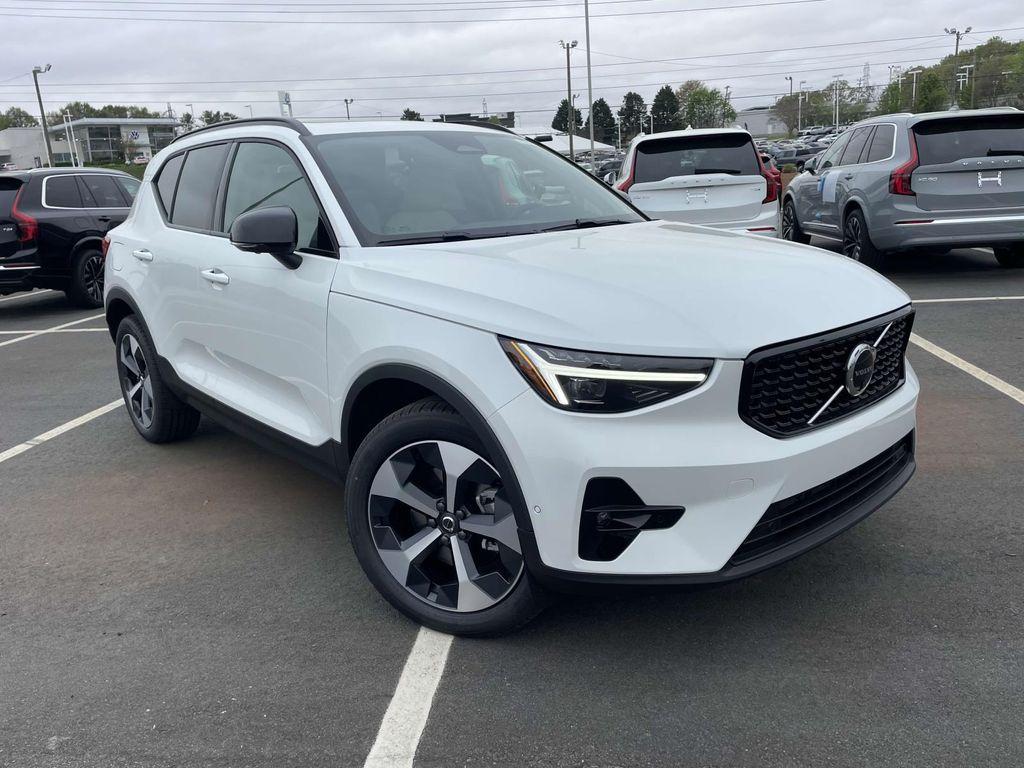 new 2025 Volvo XC40 car, priced at $48,335