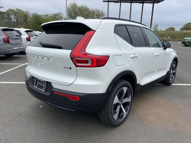 new 2025 Volvo XC40 car