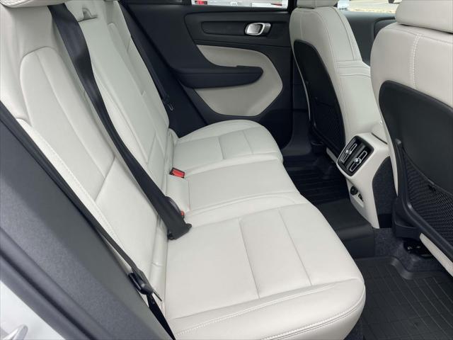 new 2025 Volvo XC40 car