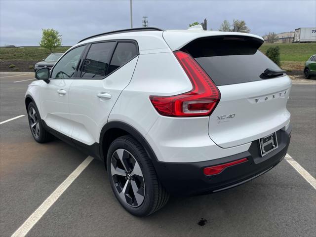new 2025 Volvo XC40 car