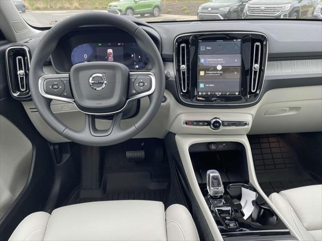 new 2025 Volvo XC40 car