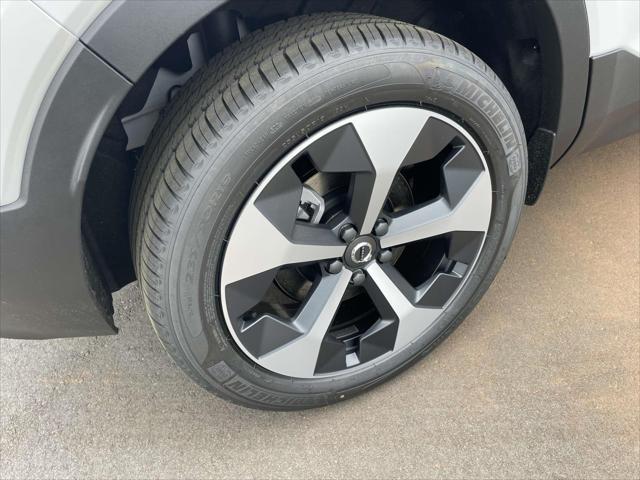 new 2025 Volvo XC40 car