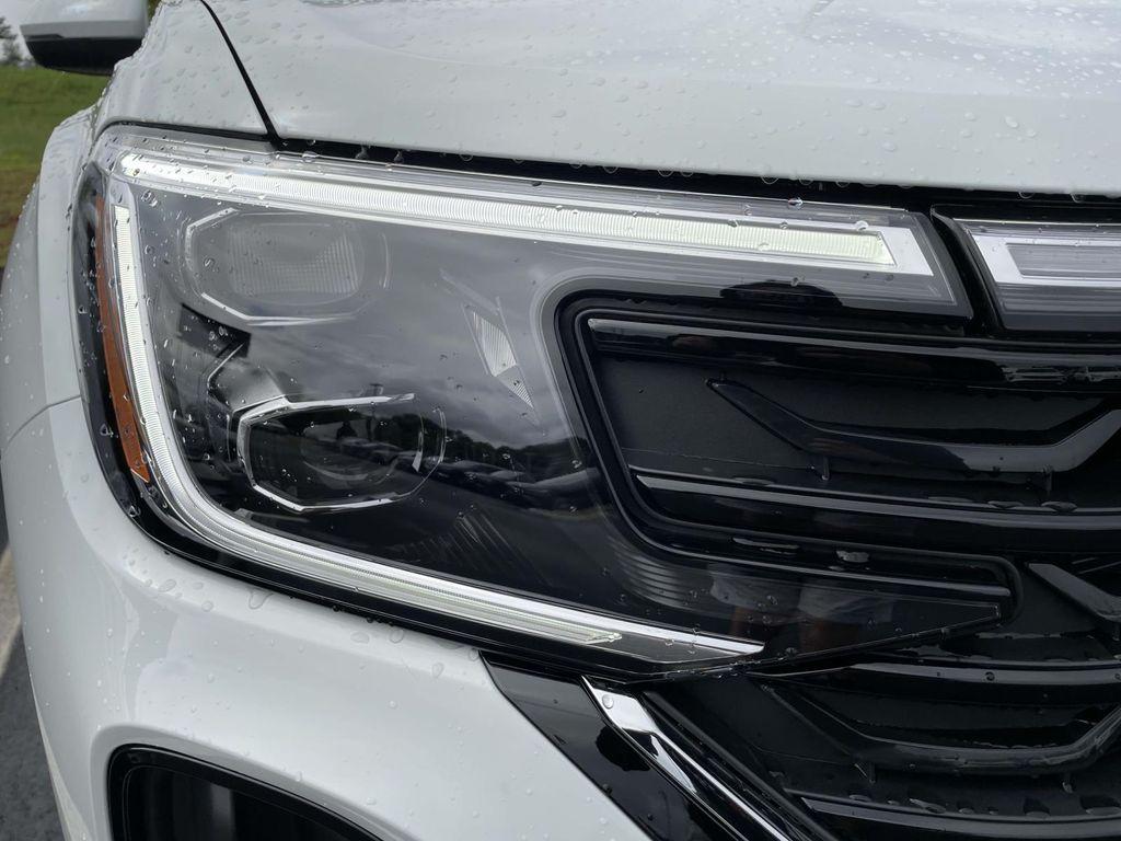 new 2025 Volkswagen Atlas Cross Sport car, priced at $39,316