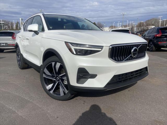 new 2025 Volvo XC40 car