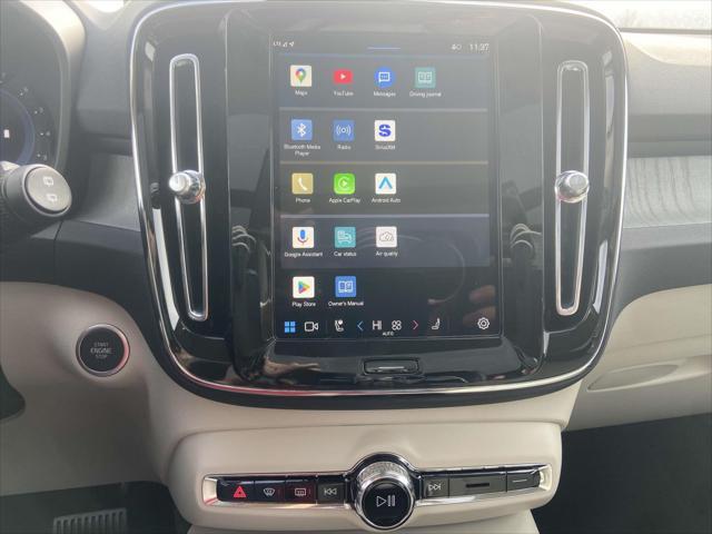 new 2025 Volvo XC40 car