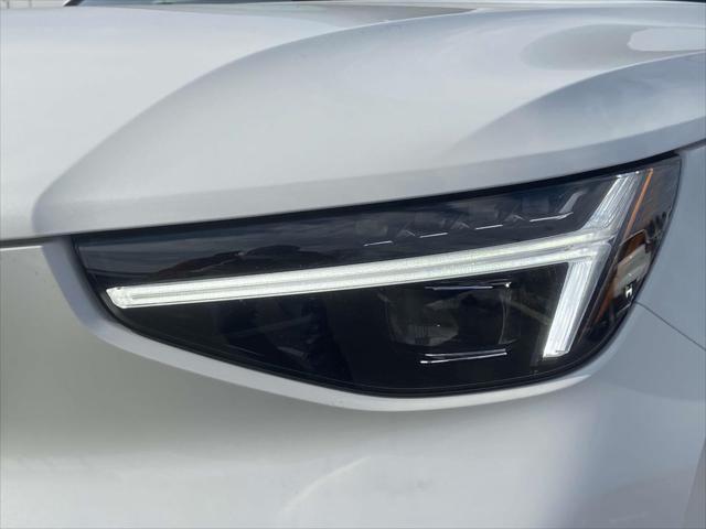 new 2025 Volvo XC40 car
