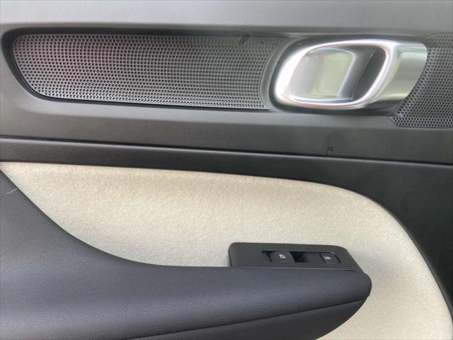 new 2025 Volvo XC40 car
