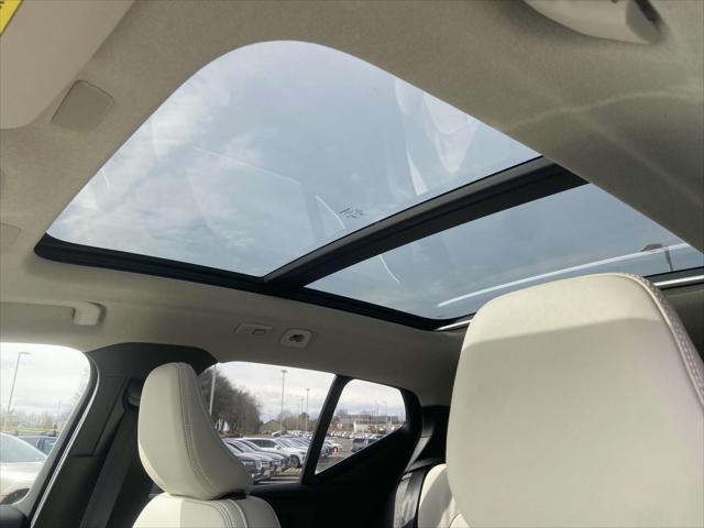 new 2025 Volvo XC40 car