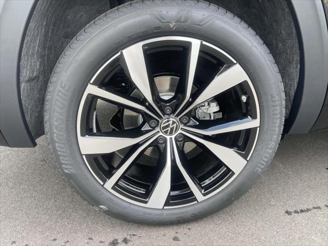 new 2025 Volkswagen Atlas car, priced at $55,920
