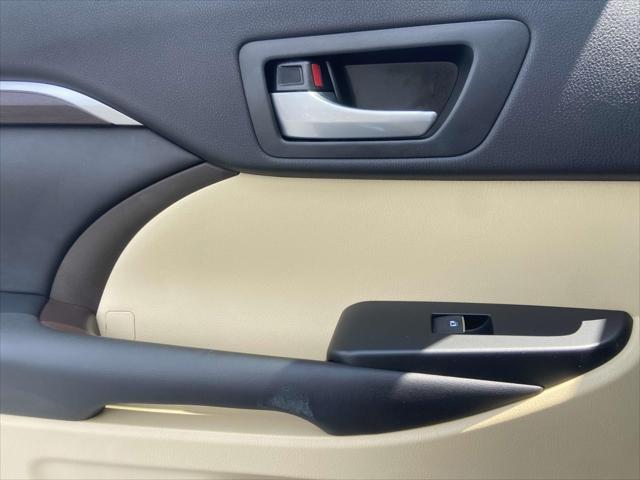 used 2015 Toyota Highlander car, priced at $17,999