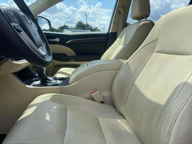 used 2015 Toyota Highlander car, priced at $17,999