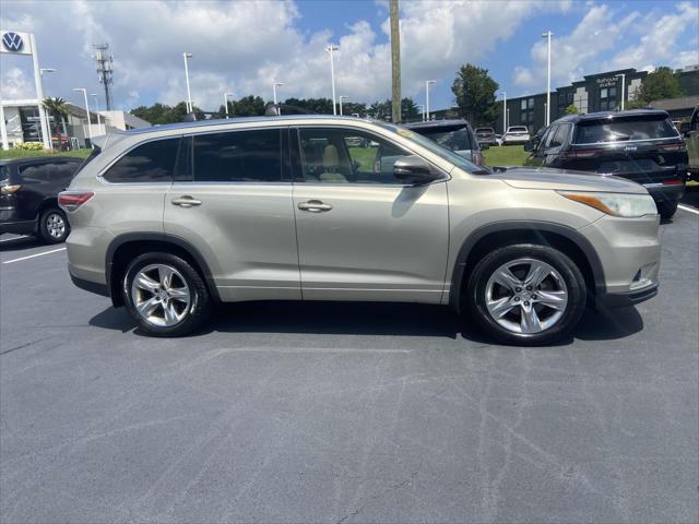 used 2015 Toyota Highlander car, priced at $17,999