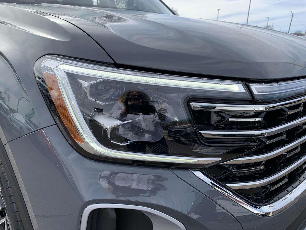 new 2025 Volkswagen Atlas car, priced at $48,936