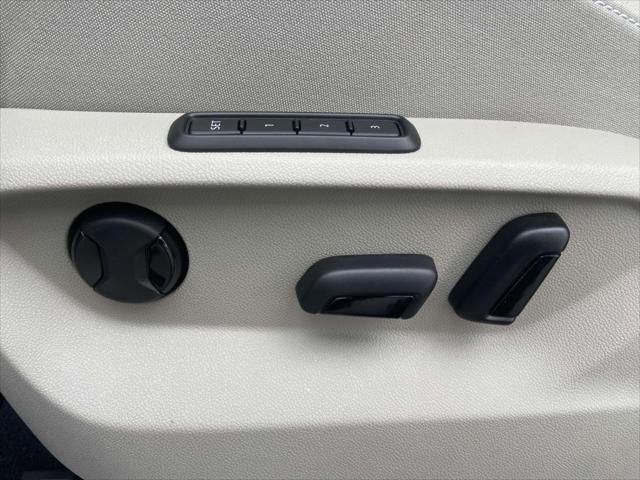 new 2025 Volkswagen Atlas car, priced at $51,121