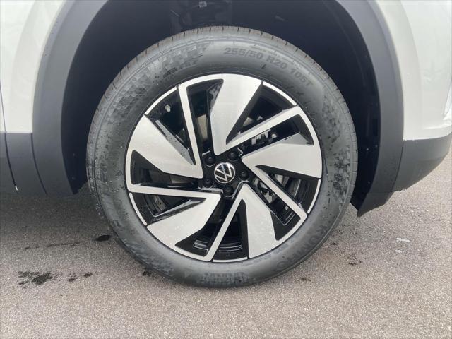 new 2025 Volkswagen Atlas car, priced at $51,121