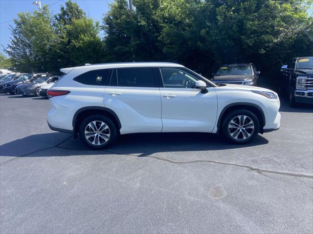 used 2021 Toyota Highlander car, priced at $30,799