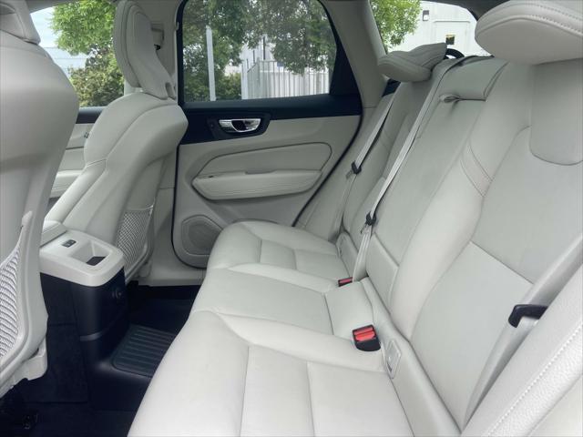 new 2025 Volvo XC60 Plug-In Hybrid car