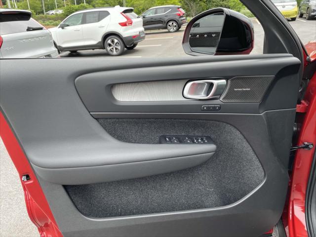 new 2025 Volvo XC40 car, priced at $51,015
