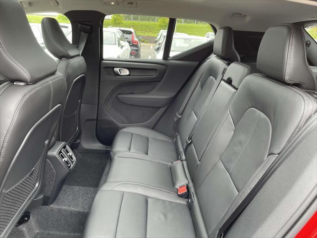 new 2025 Volvo XC40 car, priced at $51,015