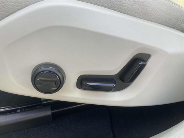 new 2025 Volvo XC60 Plug-In Hybrid car