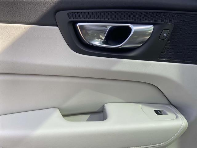 new 2025 Volvo XC60 Plug-In Hybrid car