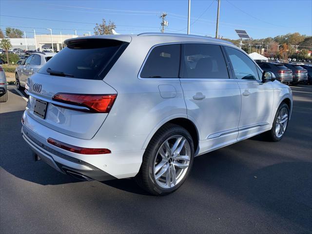 new 2025 Audi Q7 car, priced at $75,770