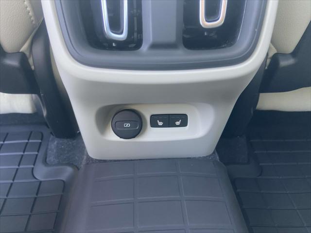 new 2025 Volvo XC40 car, priced at $52,015