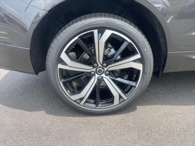 new 2025 Volvo XC60 car, priced at $60,660
