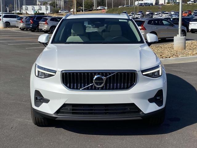 new 2025 Volvo XC40 car