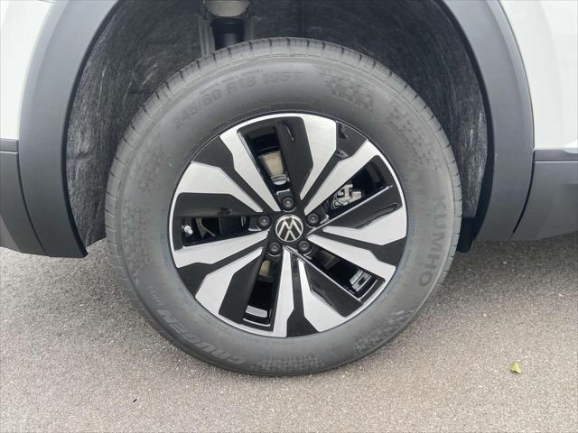 new 2025 Volkswagen Atlas car, priced at $42,120