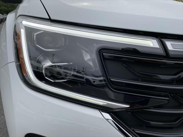 new 2025 Volkswagen Atlas car, priced at $55,680