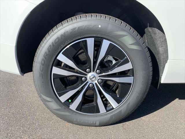 new 2025 Volvo XC60 Plug-In Hybrid car