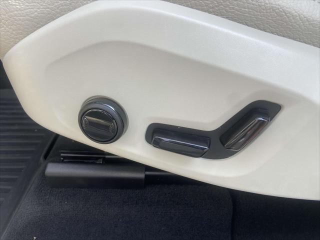new 2025 Volvo XC60 Plug-In Hybrid car