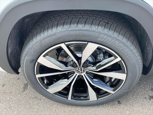 new 2025 Volkswagen Atlas car, priced at $55,680
