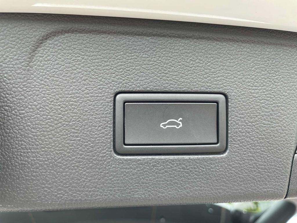 new 2025 Volkswagen Atlas car, priced at $55,680