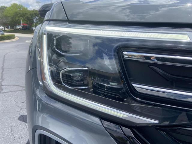 new 2025 Volkswagen Atlas car, priced at $49,825