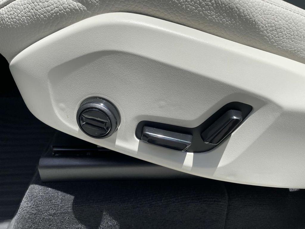 new 2025 Volvo XC90 car, priced at $67,997
