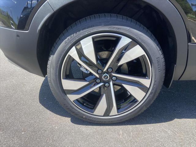 new 2025 Volvo XC40 car, priced at $52,015