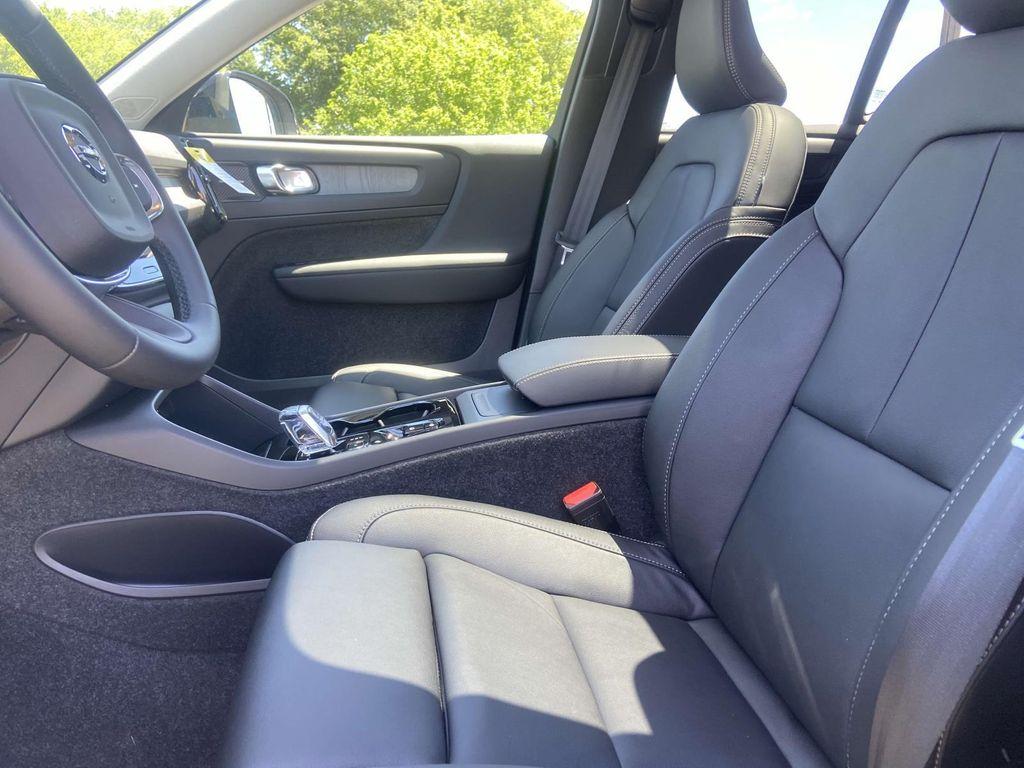 new 2025 Volvo XC40 car, priced at $52,015