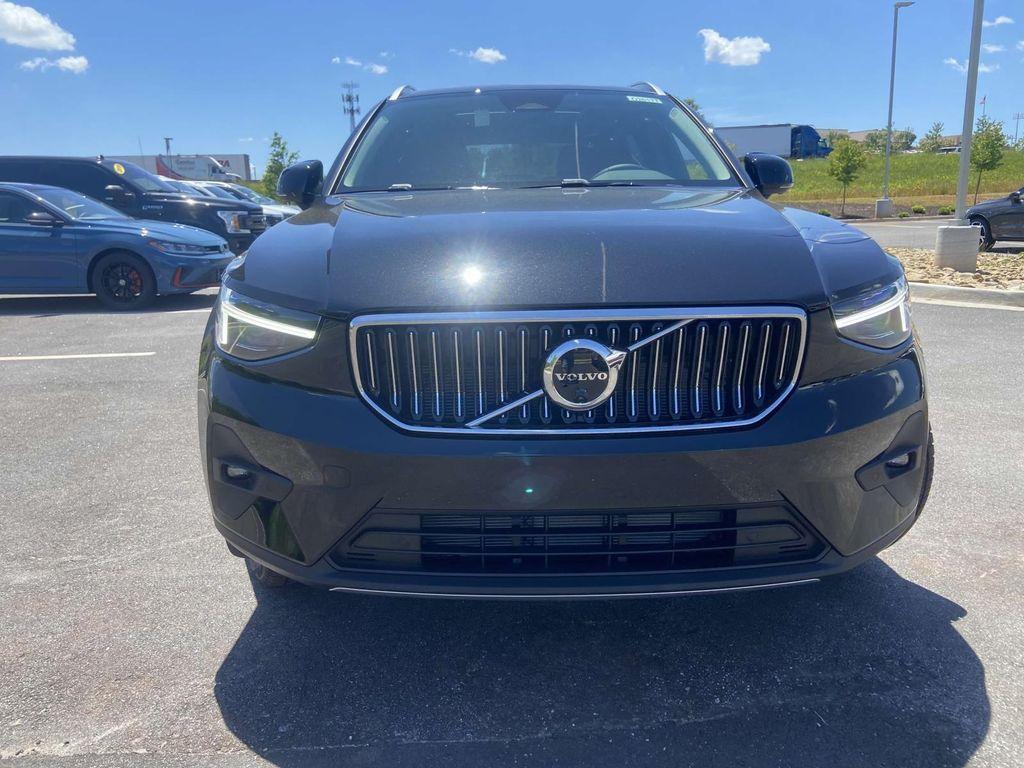new 2025 Volvo XC40 car, priced at $52,015