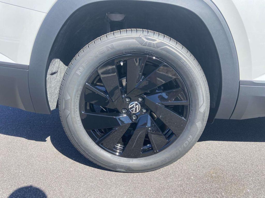 new 2026 Volkswagen Atlas car, priced at $48,446