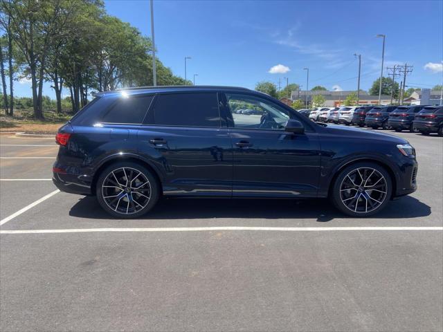 new 2025 Audi Q7 car, priced at $78,070